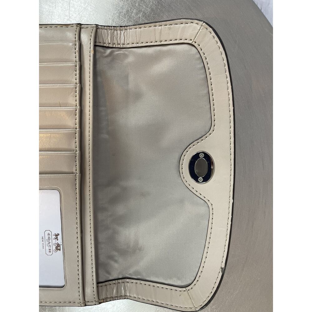 Vintage Coach Pebbled Leather Silver Trifold Wallet Turn Lock Organizer - Picture 7 of 7